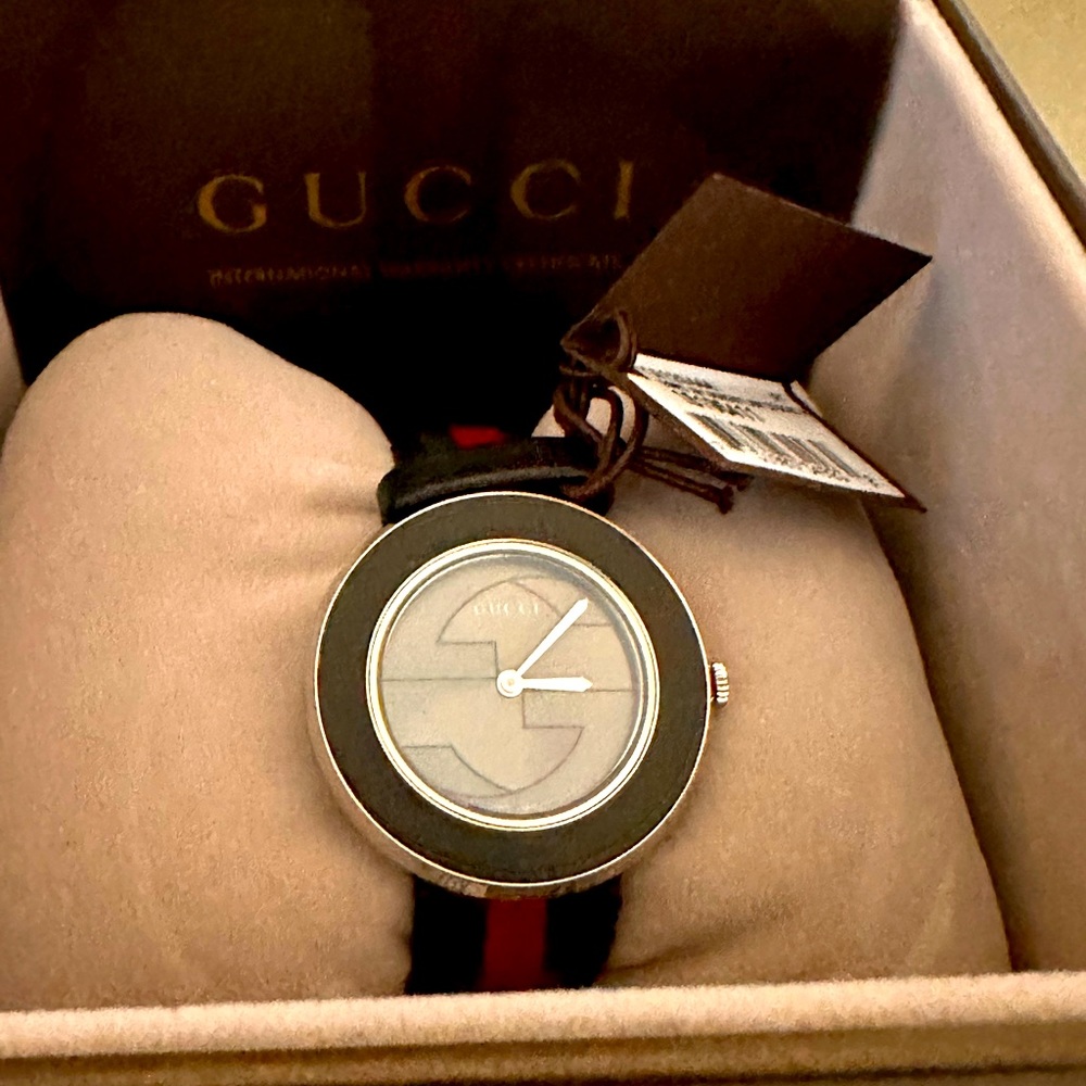 GUCCI WATCH ( AUTHENTIC ) WOMENS